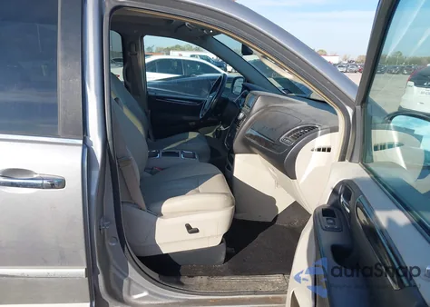 2016 Chrysler Town & Country Touring-L Anniversary Edition z USA, uszkodzony, nr VIN 2C4RC1CG2GR129287